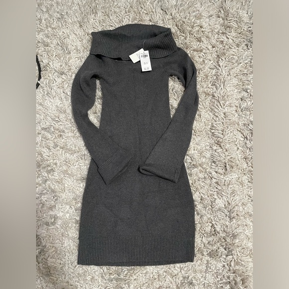 Hollister Off The Shoulder Dress - Picture 3 of 4